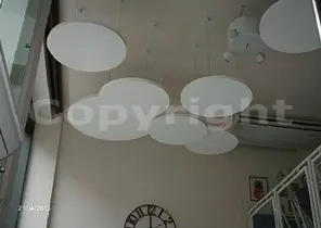 Trattamento Acustico Elegante con Pannelli Design a Soffitto<br /><br />