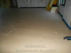 Installazione pannelli isolanti su pareti in cemento armato<br /><br />