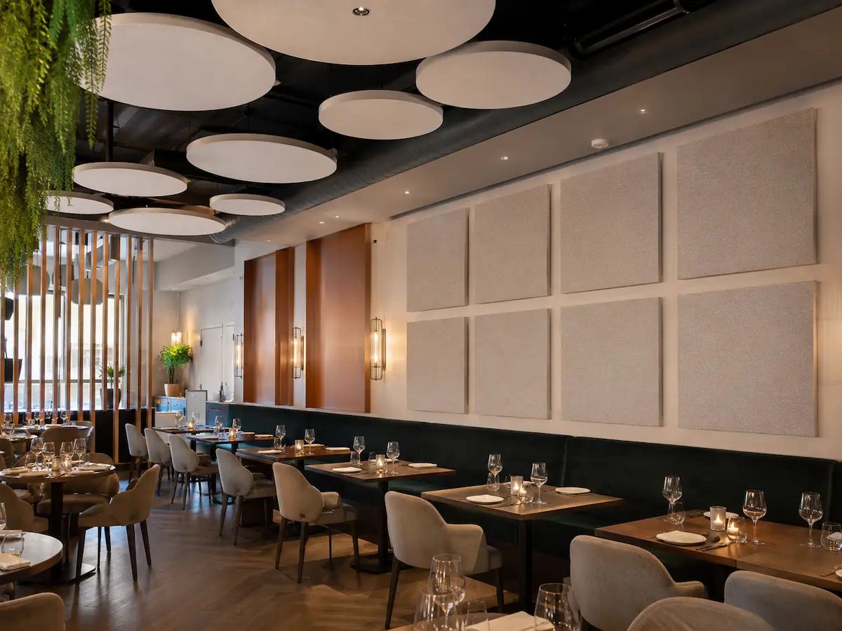 Correzione acustica Sorgedil realizzata in un ristorante o locale pubblico