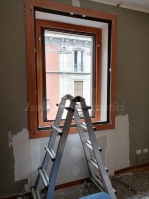 Installazione del secondo infisso antirumore durante il cantiere Sorgedil