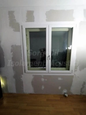 Doppio infisso installato su una parete fonoisolante Sorgedil