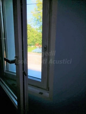 Camera tra serramento esistente e nuovo infisso interno
