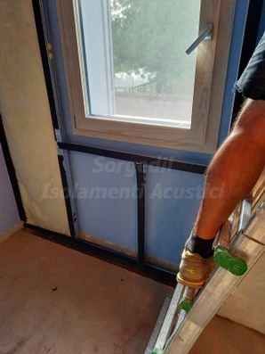 Struttura della controparete fonoisolante nella zona sottofinestra