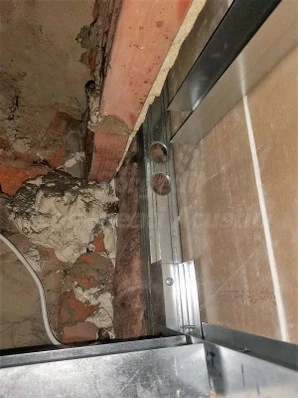 Struttura laterale del cassonetto ispezionabile dal basso