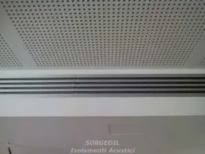 Interno palestra trattato con assorbimento acustico avanzato<br /><br />