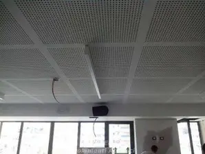 Contropareti isolate per insonorizzare la sala pesi Virgin Active
