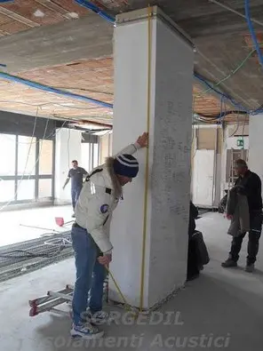 Controsoffitto montato con sistema autoportante e antivibrante<br /><br />