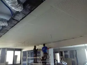 Intervento in corso di insonorizzazione su pareti in cemento armato<br /><br />