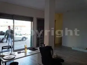 Rilievo fonico su bar con clientela rumorosa all’esterno<br /><br />