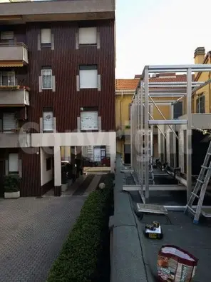 Silenzio Protetto: Barriere Antirumore per un Esterno Tranquillo