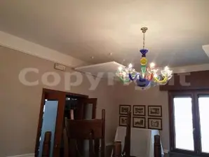 Correzione Acustica con Isole Sospese in Sala Elegante<br /><br />